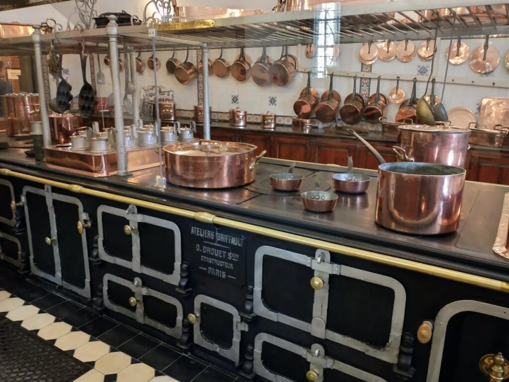 The six metre long cast iron stove with luxurious copper cookware at Castle de Haar