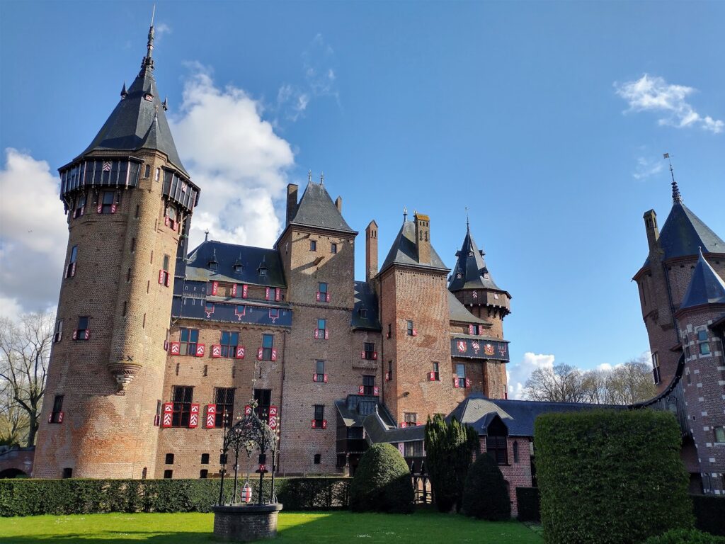 The de Haar Castle and its sculpted park-like grounds 