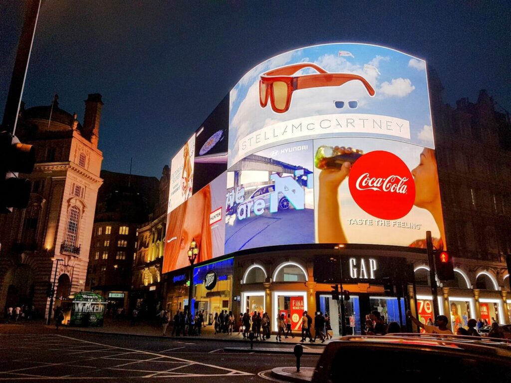 Picture of Piccadilly Circus stores and billboards