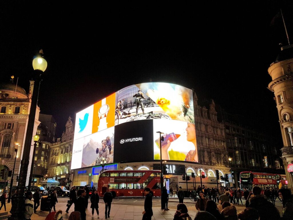 Picture of billboard screens of Piccadilly Circus in London at night