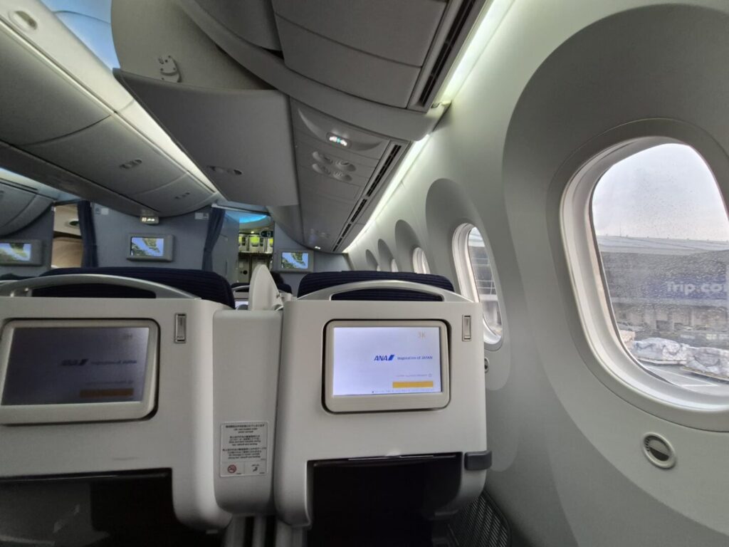 787 Business Class seats and screen